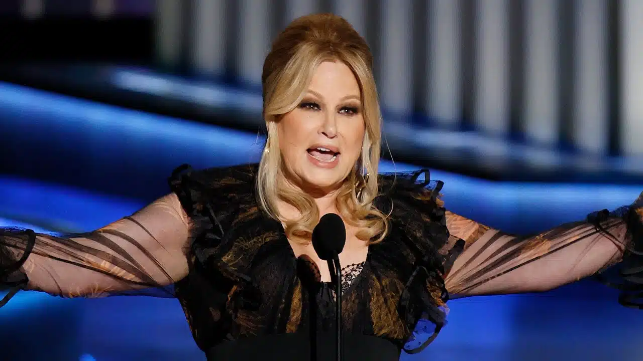 Jennifer Coolidge Thanks 'All The Evil Gays' In Cheeky Emmys Speech